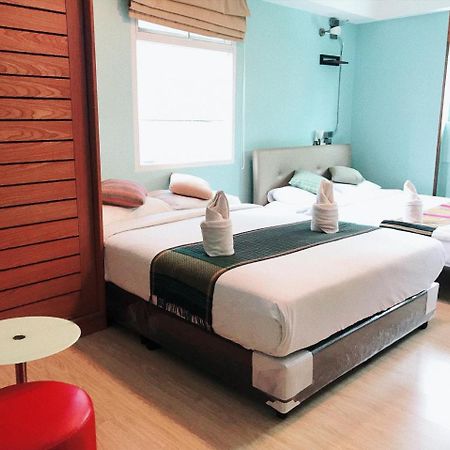 Tawan Bed Club Hostel เชียงใหม่ ภายนอก รูปภาพ