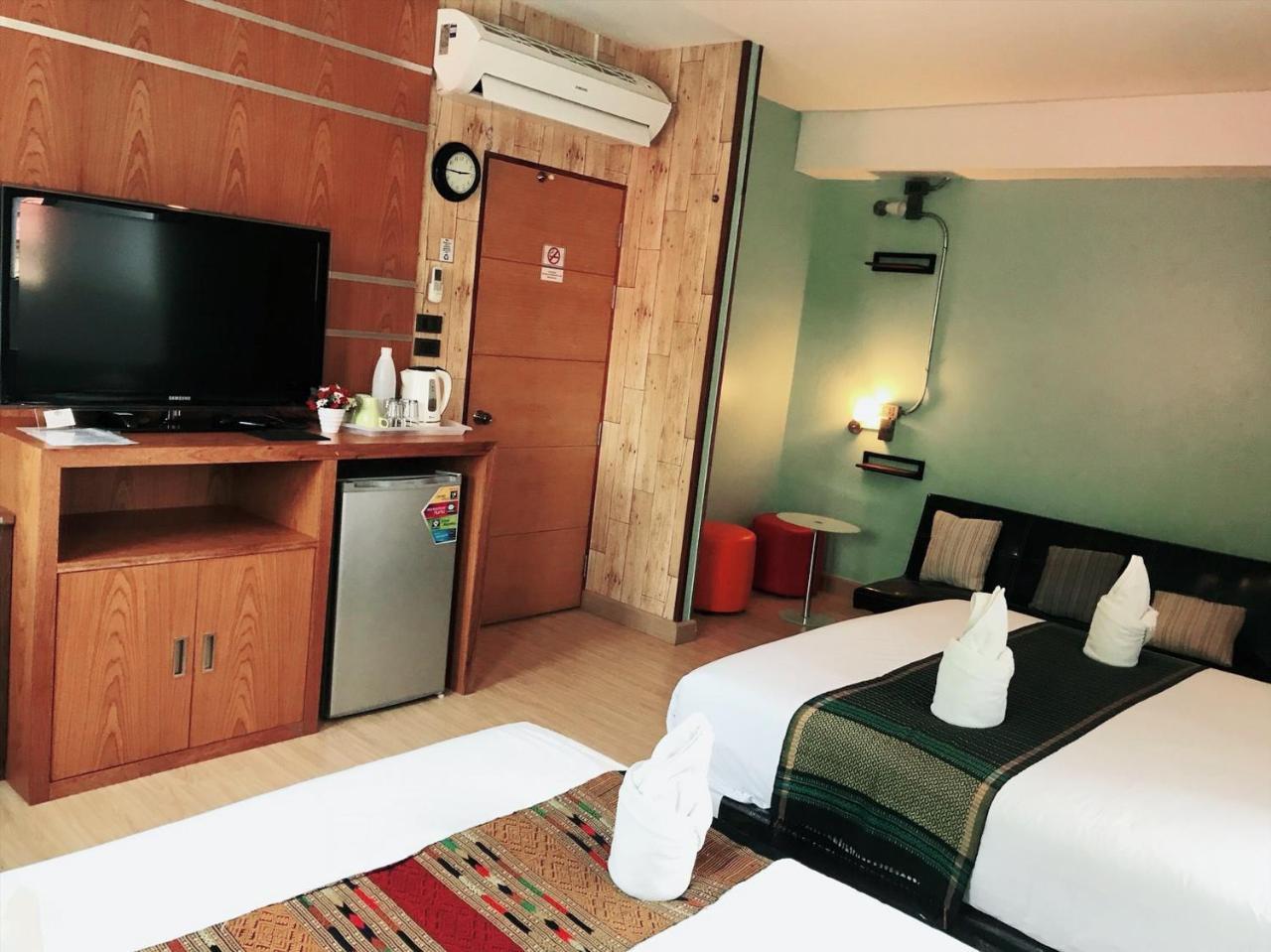 Tawan Bed Club Hostel เชียงใหม่ ภายนอก รูปภาพ